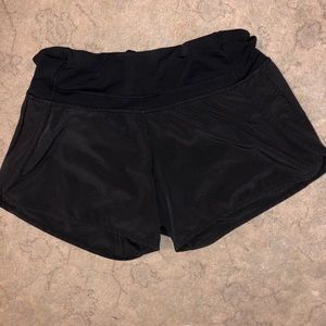 black lululemon shorts